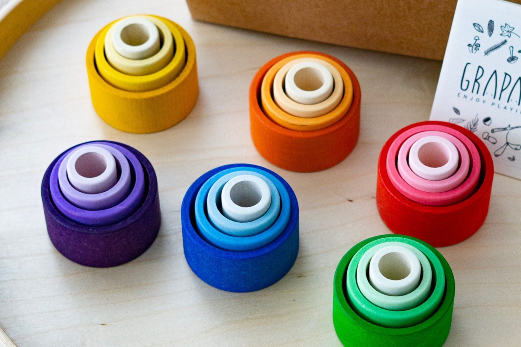 Schüsseln zum Stapeln in Regenbogenfarben Freispiel nachhaltiges Holzspielzeug für Kinder