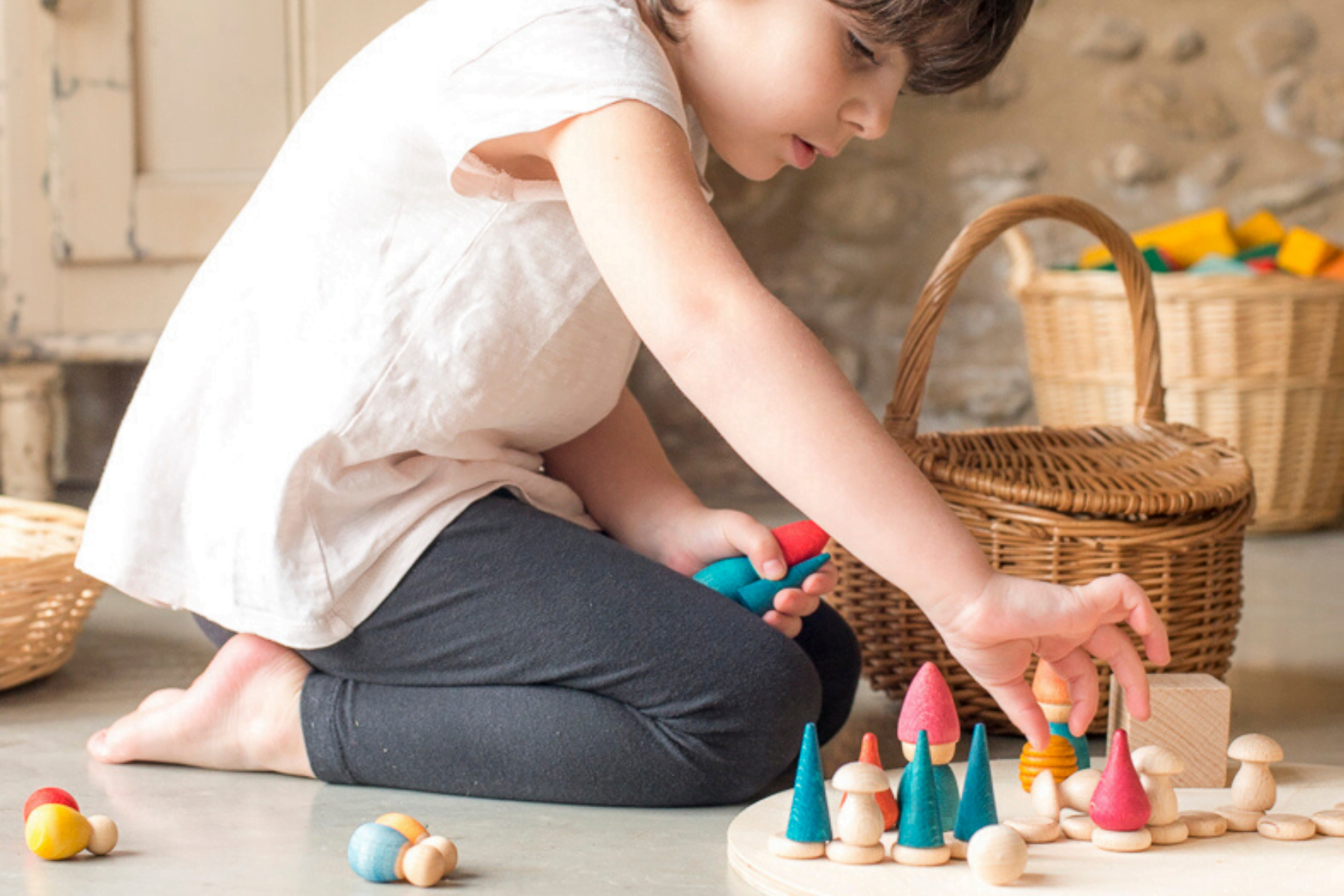 Spielen-mit-Holzfiguren-Freispielmaterial-von-Grapat-Tomten.png